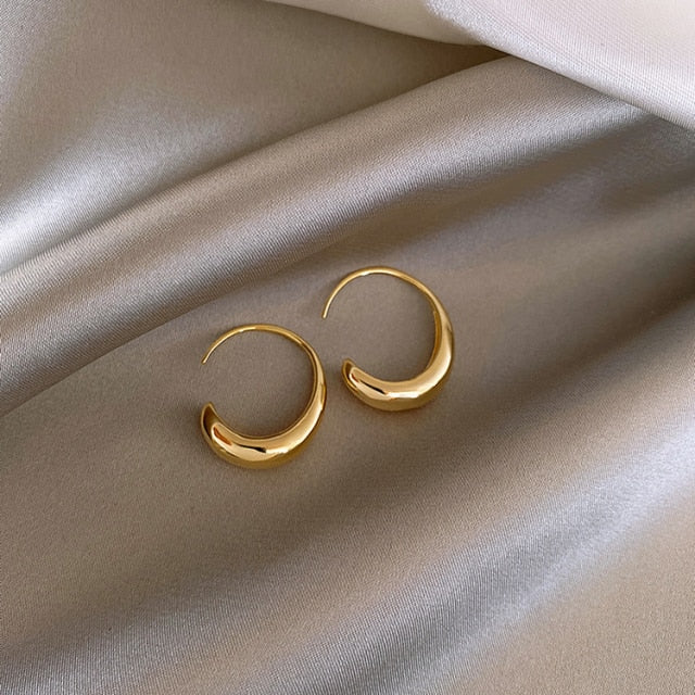 2020 New Classic Copper Alloy Smooth Metal Hoop Earrings For Woman Fashion Korean Jewelry Temperament Girl's Daily Wear earrings