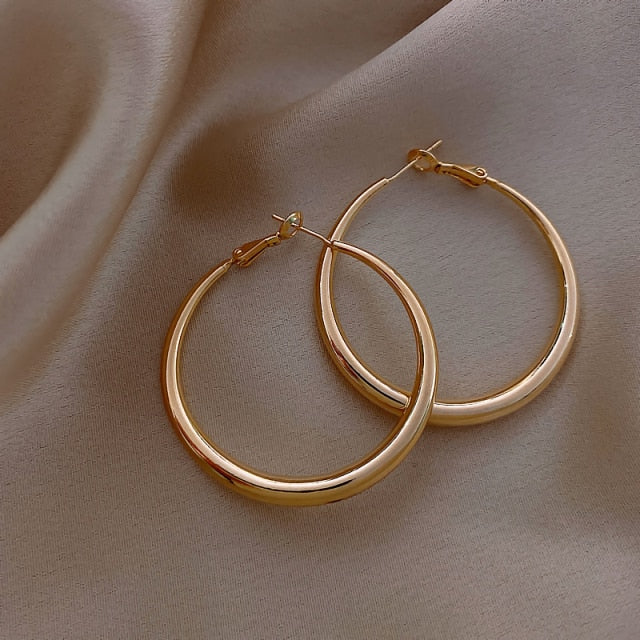 2020 New Classic Copper Alloy Smooth Metal Hoop Earrings For Woman Fashion Korean Jewelry Temperament Girl's Daily Wear earrings